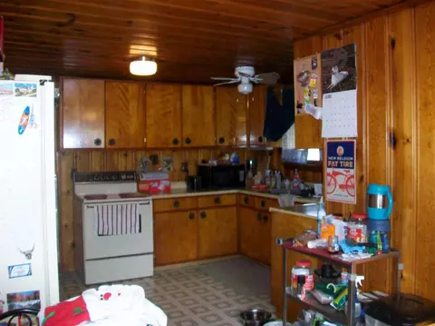 1052 E Pne, Canton, IL 61520 photo 4