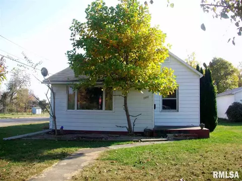 1052 E Pne, Canton, IL 61520 photo 2