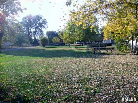 1052 E Pne, Canton, IL 61520 photo 18