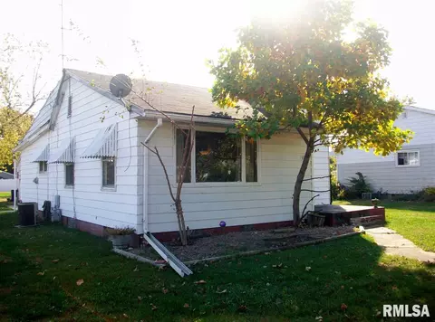 1052 E Pne, Canton, IL 61520 photo 24