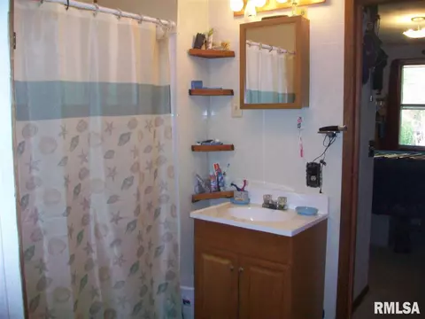 1052 E Pne, Canton, IL 61520 photo 7