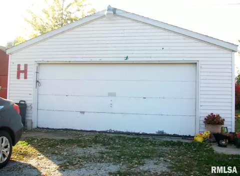 1052 E Pne, Canton, IL 61520 photo 16