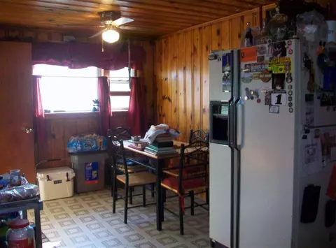 1052 E Pne, Canton, IL 61520 photo 5