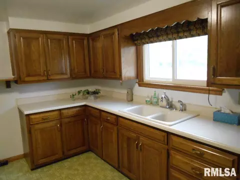101 Pleasant St, Benson, IL 61516 photo 13