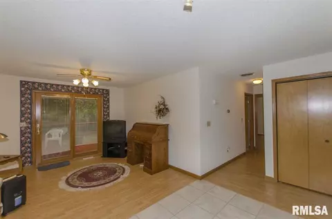 1447 E Myrtle, Canton, IL 61520 photo 11