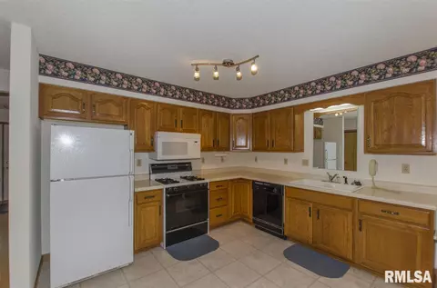 1447 E Myrtle, Canton, IL 61520 photo 10