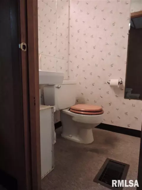 838 W Chase, Macomb, IL 61455 photo 9