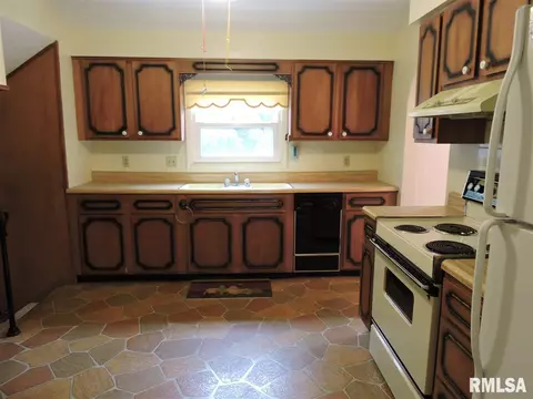 838 W Chase, Macomb, IL 61455 photo 6