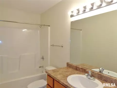 1309 Willow Glen Dr, Metamora, IL 61548 photo 9