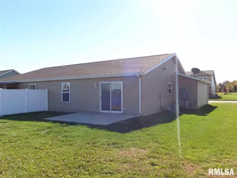 1309 Willow Glen Dr, Metamora, IL 61548 photo 3