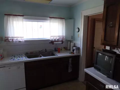 507 Thomas St, Henry, IL 61537 photo 8