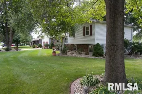 1900 Marshall, Eureka, IL 61530 photo 2