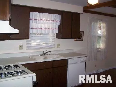706 Devonshire Rd, Washington, IL 61571 photo 7