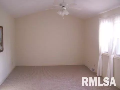 706 Devonshire Rd, Washington, IL 61571 photo 3
