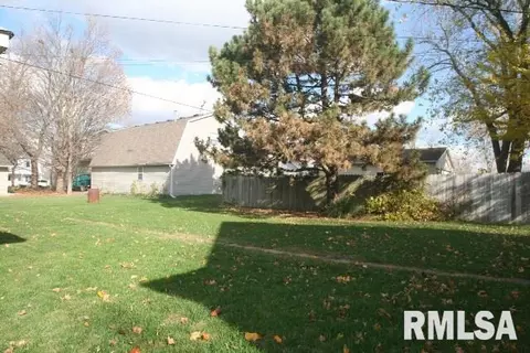 120 W Exchange, Danvers, IL 61732 photo 3