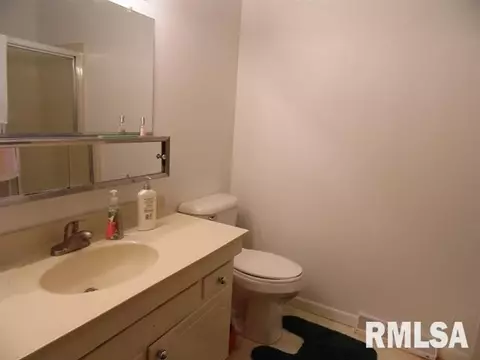 806 Meadow Dr, Macomb, IL 61455 photo 19