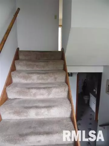 806 Meadow Dr, Macomb, IL 61455 photo 5