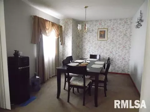 806 Meadow Dr, Macomb, IL 61455 photo 9