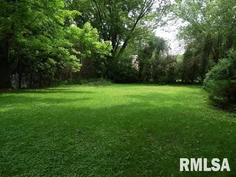 806 Meadow Dr, Macomb, IL 61455 photo 3