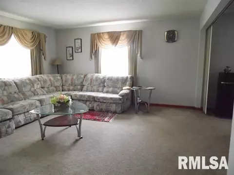 806 Meadow Dr, Macomb, IL 61455 photo 8
