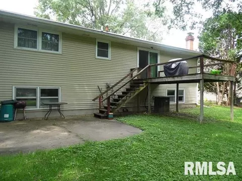 806 Meadow Dr, Macomb, IL 61455 photo 2