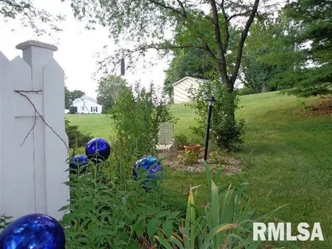 140 Richmond, Macomb, IL 61455 photo 1