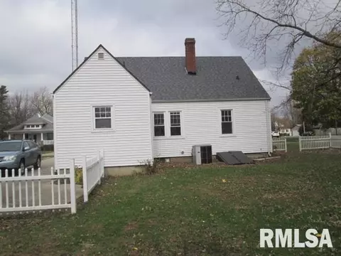 452 E 3rd St, El Paso, IL 61738 photo 3