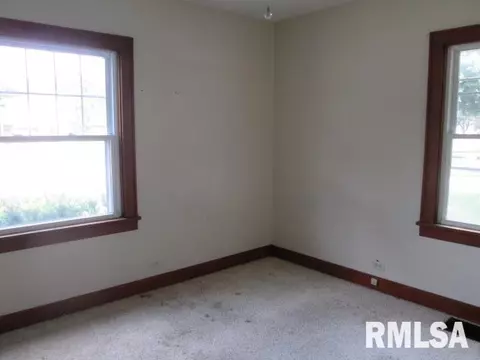 452 E 3rd St, El Paso, IL 61738 photo 10