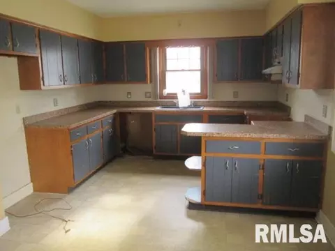 452 E 3rd St, El Paso, IL 61738 photo 7