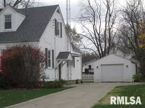 452 E 3rd St, El Paso, IL 61738 photo 2
