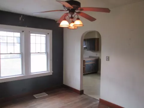 452 E 3rd St, El Paso, IL 61738 photo 6