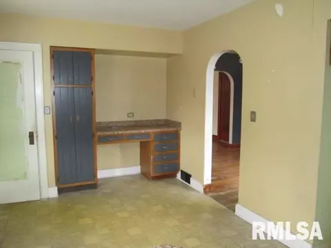 452 E 3rd St, El Paso, IL 61738 photo 9