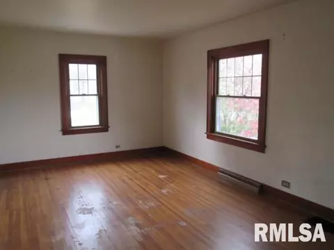 452 E 3rd St, El Paso, IL 61738 photo 5