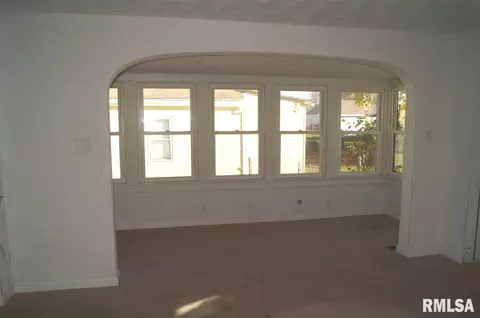 527 5th St, Saint David, IL 61563 photo 3