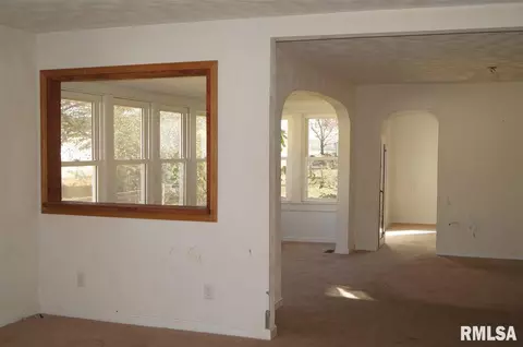 527 5th St, Saint David, IL 61563 photo 2