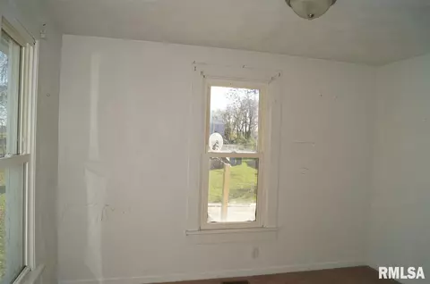 527 5th St, Saint David, IL 61563 photo 11