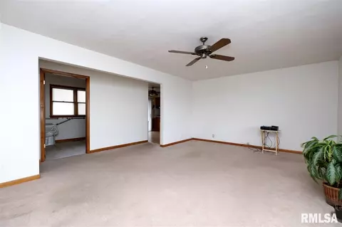 605 E High, Manito, IL 61546 photo 4