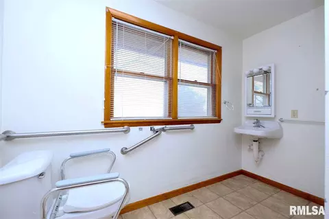 605 E High, Manito, IL 61546 photo 15