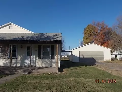 306 E 3rd St, Bowen, IL 62316 photo 8