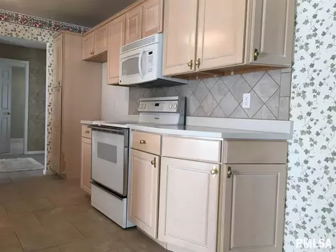 1919 Riverview Dr, Macomb, IL 61455 photo 9