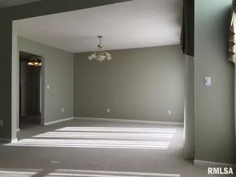 1919 Riverview Dr, Macomb, IL 61455 photo 5
