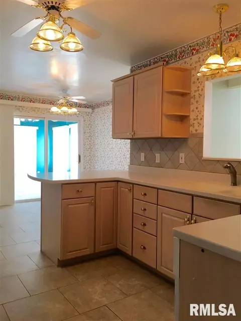 1919 Riverview Dr, Macomb, IL 61455 photo 10
