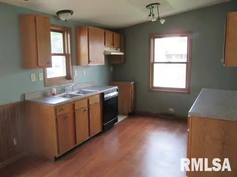 612 E Ash St, Canton, IL 61520 photo 10
