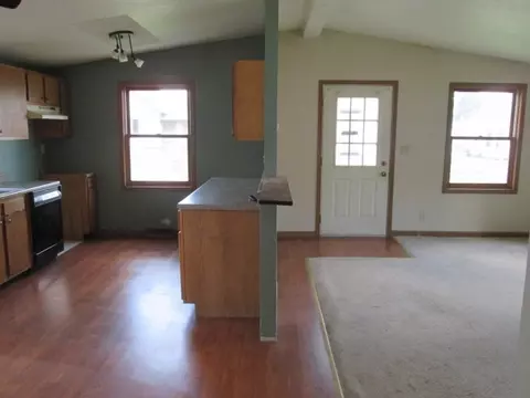 612 E Ash St, Canton, IL 61520 photo 9