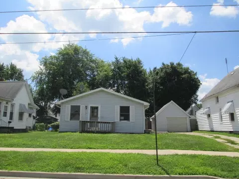 612 E Ash St, Canton, IL 61520 photo 1