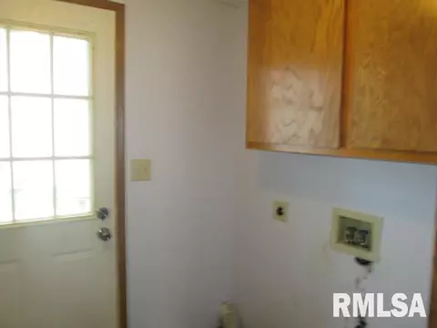 612 E Ash St, Canton, IL 61520 photo 8