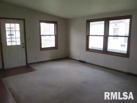 612 E Ash St, Canton, IL 61520 photo 11