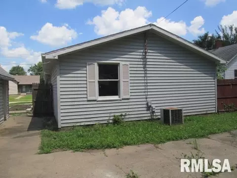 612 E Ash St, Canton, IL 61520 photo 3