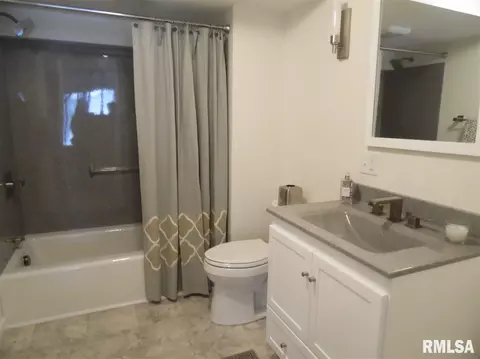 525 Meadow Dr, Macomb, IL 61455 photo 27