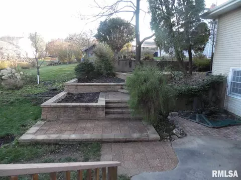 525 Meadow Dr, Macomb, IL 61455 photo 6